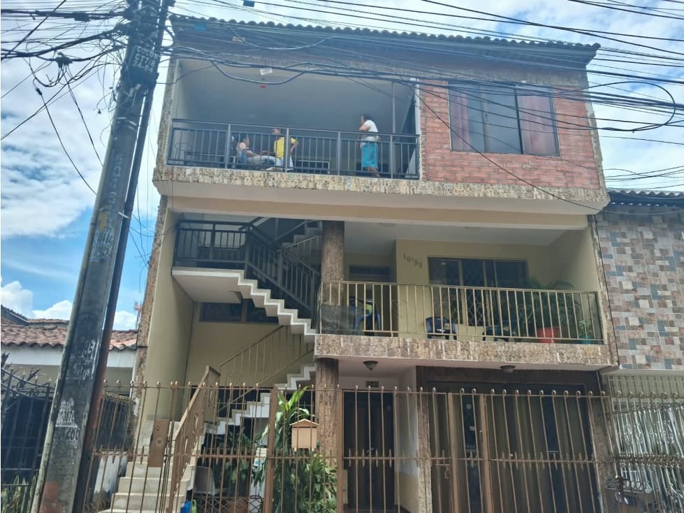 Casa en Venta en Los cambulos, Cali