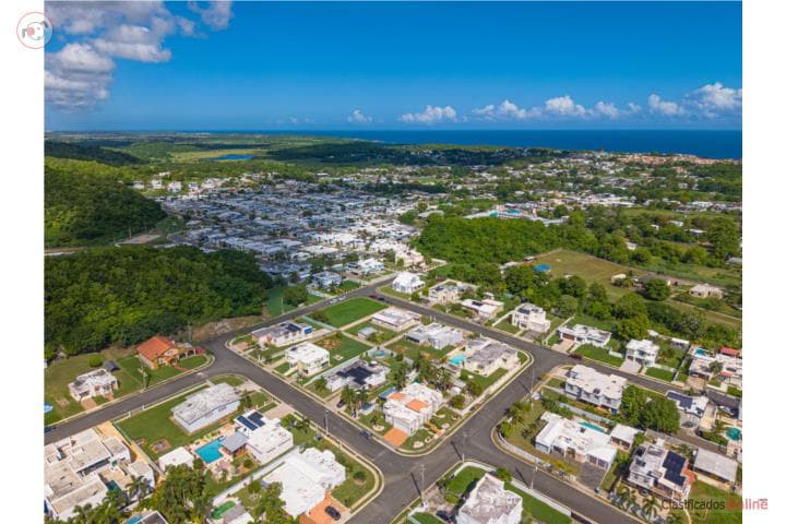 Espaciosa, Cómoda y Privada en Manatí,
en Manatí Puerto Rico Casa en Urbanizacion - Santa Teresa