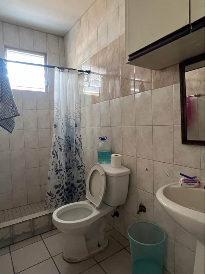 Se Alquila apartamento de 2 cuartos, semi-amueblado en Puerto Nuevo, San Juan