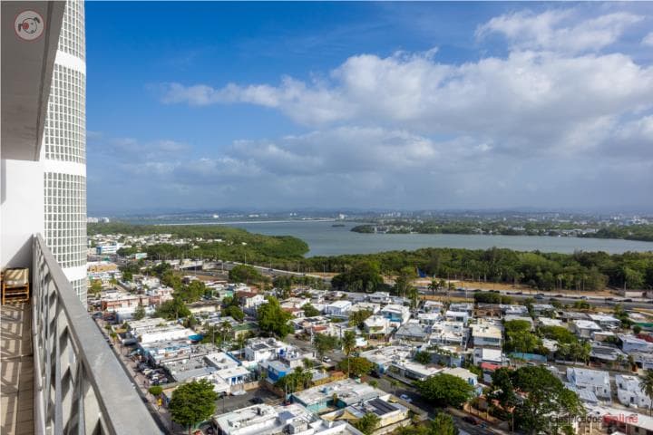 Full Generator, Pool, Ocean Front, Security 24hrs, en Carolina - Isla Verde Puerto Rico
Apartamento en Condominio-Plaza Del Mar de 2 Cuartos y 2 Baños