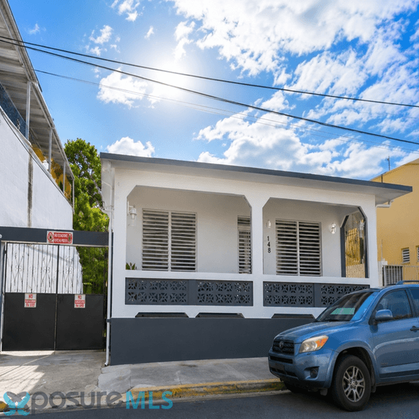 Completely remodeled property in the center of the town of Coamo.