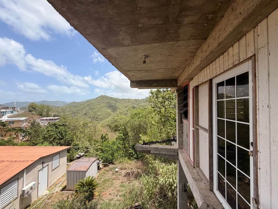 $99k CASA ESPECTACULAR! VISTA PANORÁMICA Y BALCÓN EN TODAS LAS HABITACIONES, SALA GRANDE. CASH