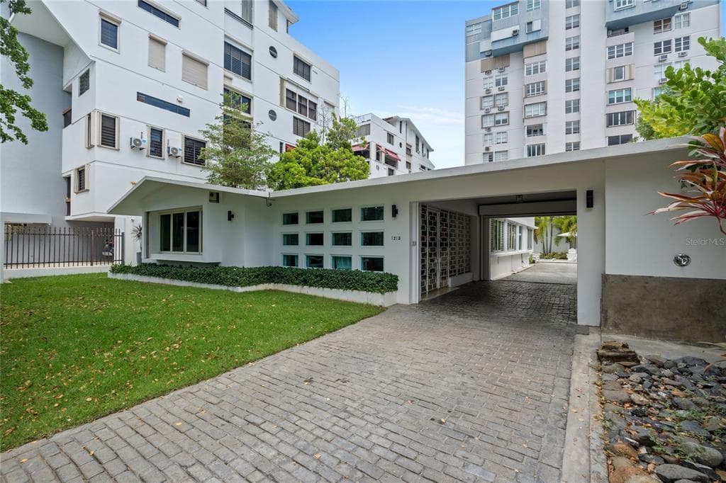 Urbanización Condado, 1215 Calle Luchetti, Santurce, San Juan, 00907