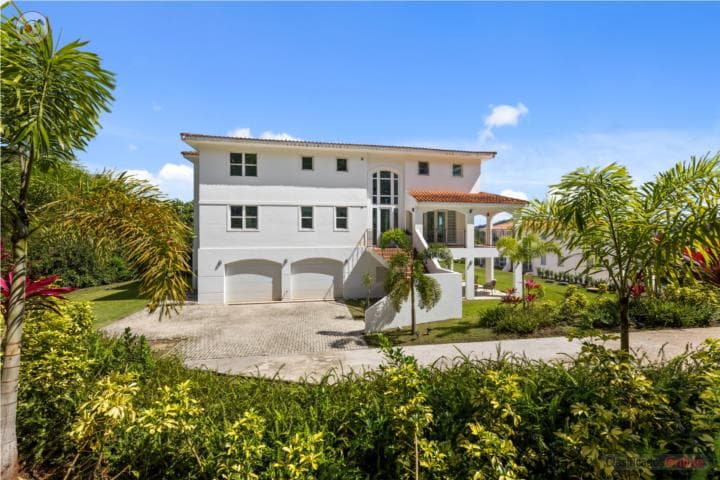 Emerald Lake , Trujillo Alto ,
en Trujillo Alto Puerto Rico Casa en Urbanizacion - Emerald Lake