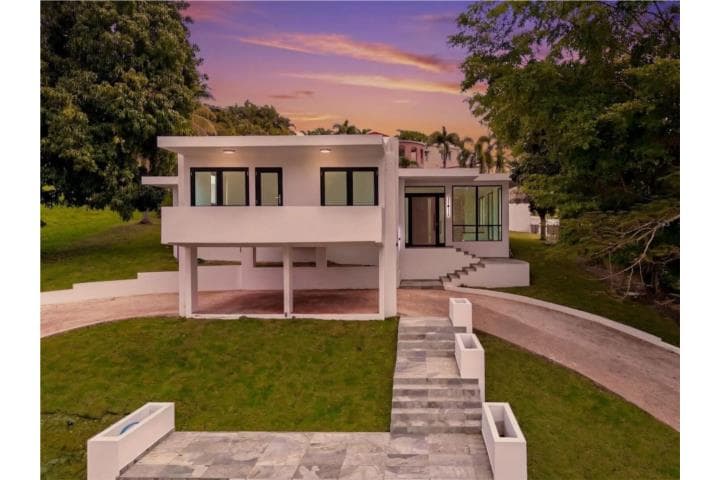 Hermosa casa en la Urb. Valle escondido ,
en Guaynabo Puerto Rico Casa en Urbanizacion - Valle Escondido Estates