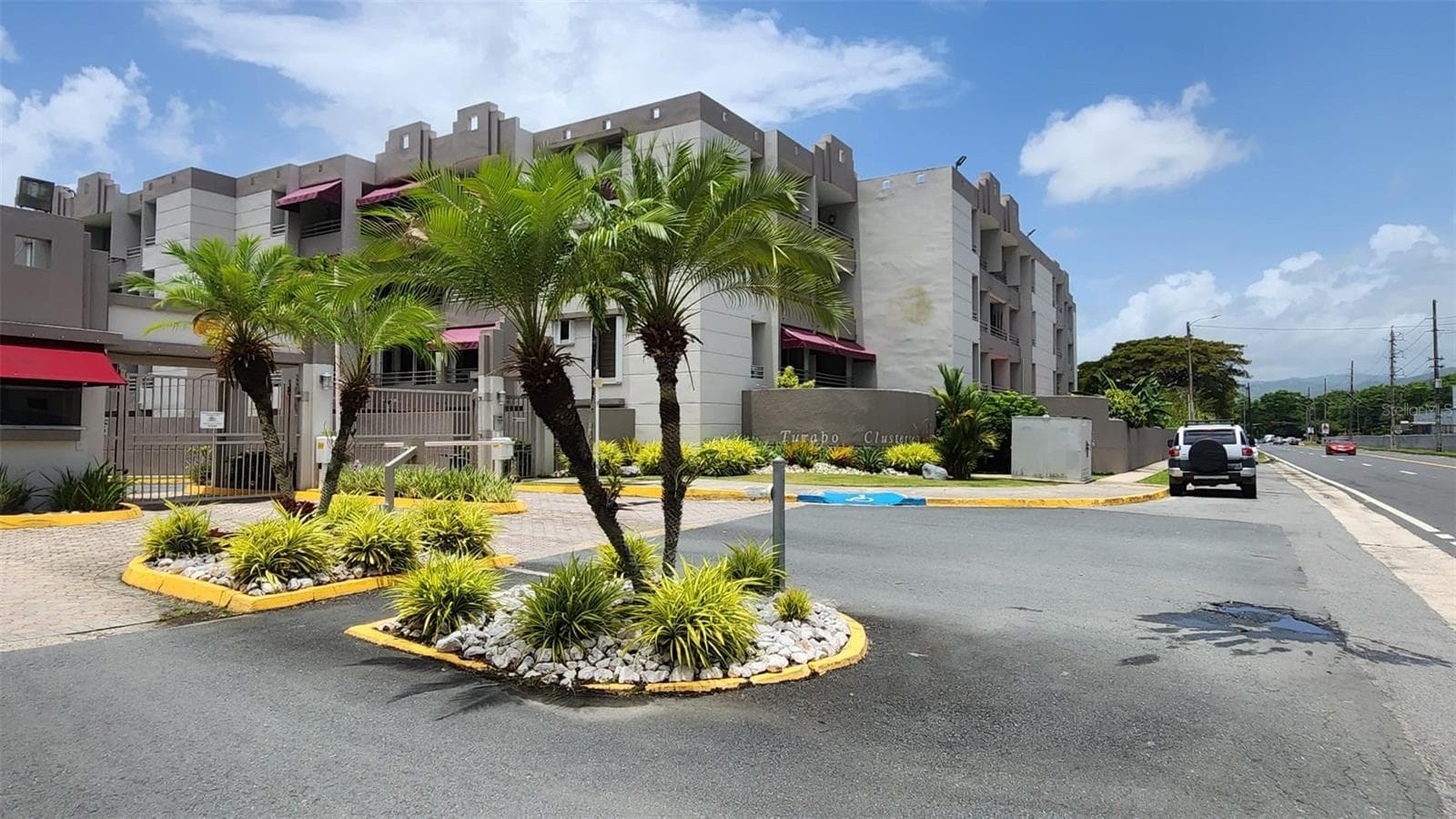 Edif.b2(apt.h,j=101-403)(apt.i=101-402) Calle Luis Vigoreaux, Cañabón, Caguas, 00727