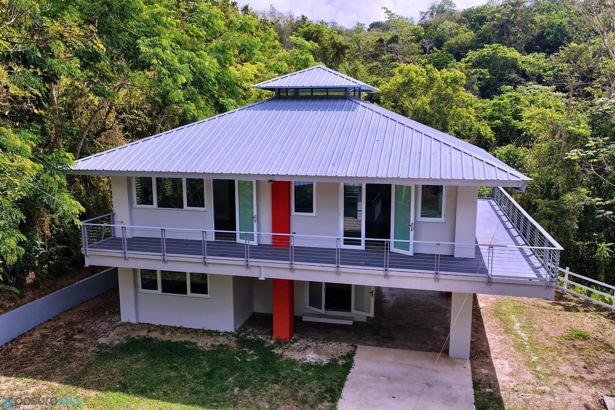SPECTACULAR ESTATE. Magnificent 4-bedroom, 6-bathroom property with breathtaking