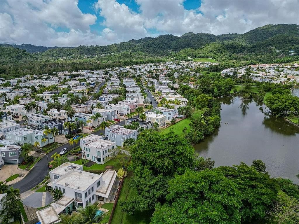 Le-3 Vía Primaveral, Cañabón, Caguas, 00727