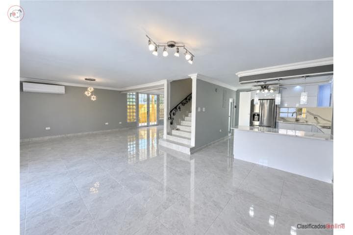 Urb. Los Faroles, Bayamón, REMODELADA, en Bayamón Puerto Rico
Casa en Urbanizacion-Los Faroles de 3 Cuartos y 3 1/2 Baños
