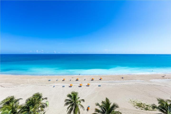 Tenerife Condado Beachfront, en San Juan - Condado-Miramar Puerto Rico
Apartamento en Condominio-Tenerife de 3 Cuartos y 2 1/2 Baños
