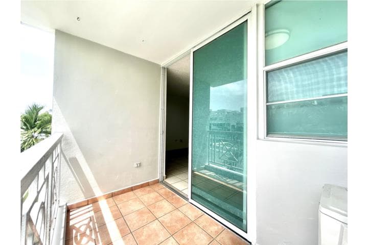 LA CORUÑA !EXCELENTE!, en Guaynabo Puerto Rico
Apartamento/WalkUp en Condominio-La Coruna de 3 Cuartos y 2 1/2 Baños