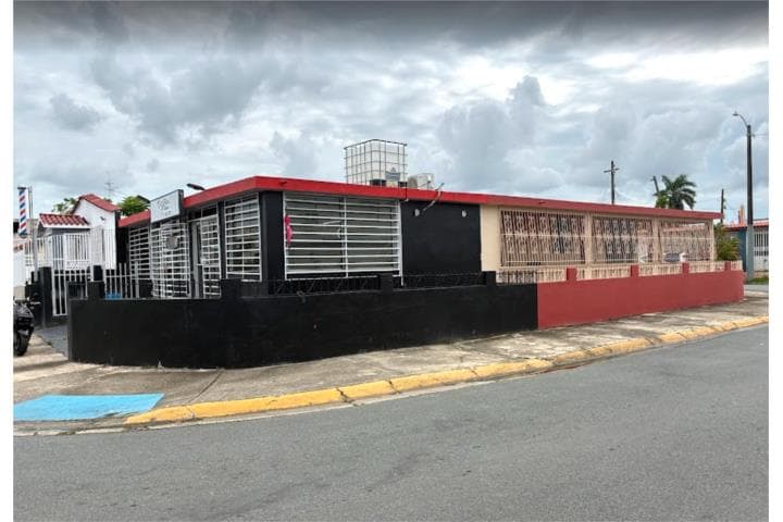PROP. USO MIXTO, URB. LAS VEGAS, CATAÑO,
en Cataño Puerto Rico Comercial - Mix Use en Urbanizacion - Las Vegas
