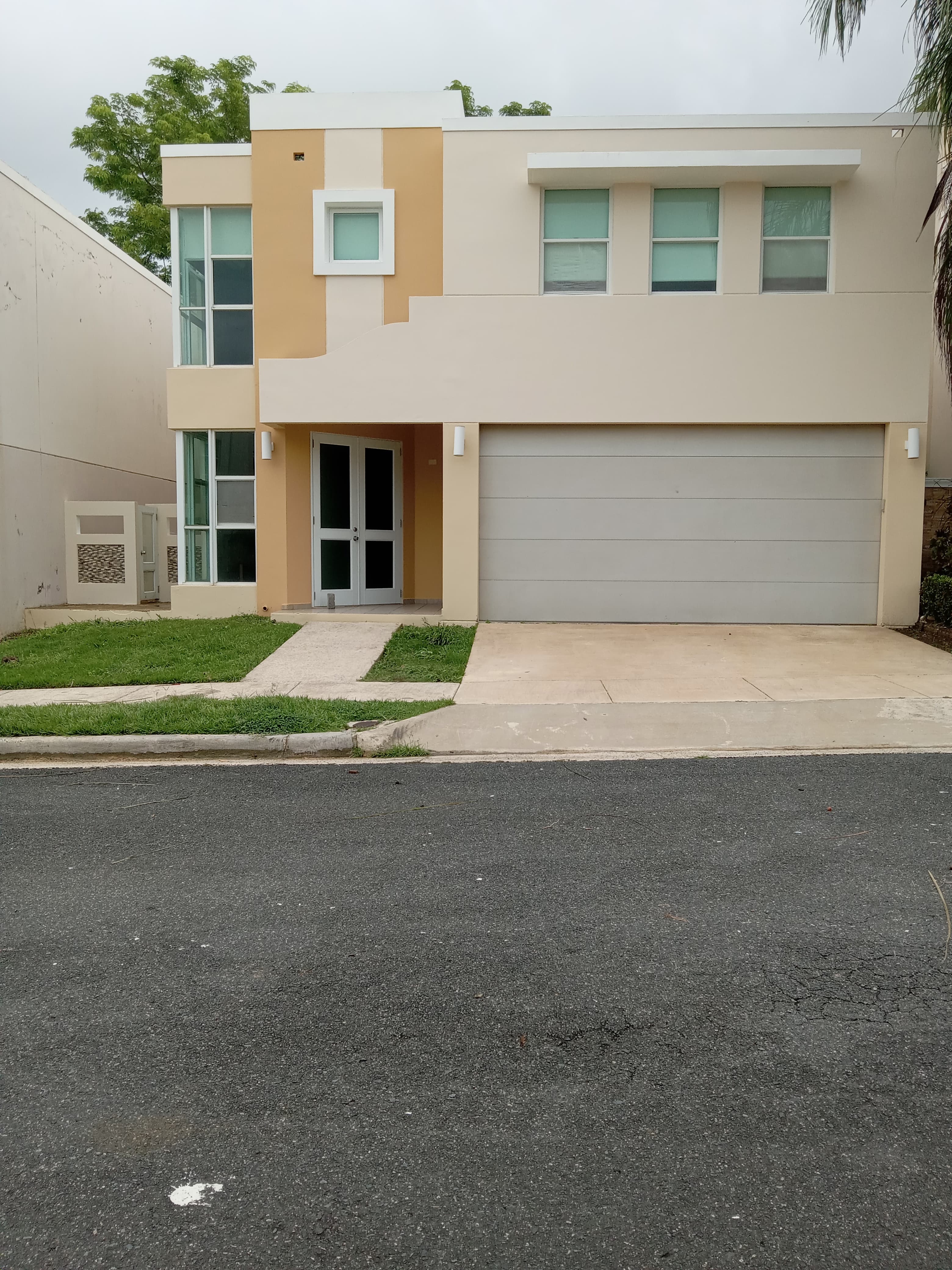 Vive en Mirabella Village and Club | Amplia Casa en Alquiler
