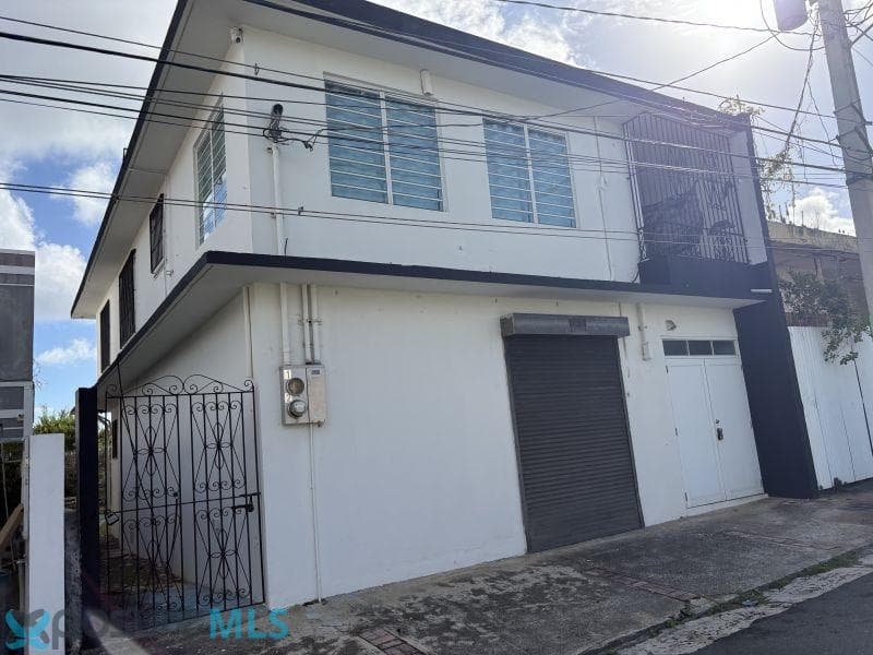 Casa en Venta en Fajardo — 2 hab, 2.5 baños, 2,500 ft², $190,000