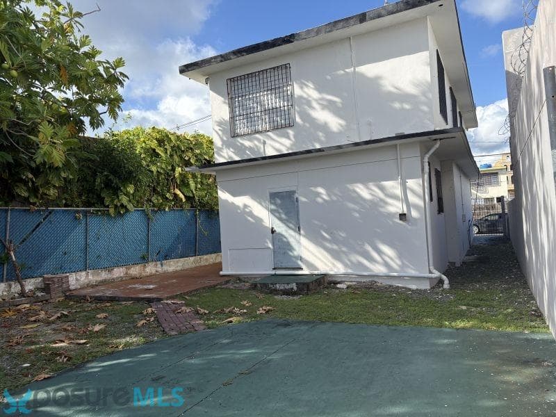 Casa en Venta en Fajardo — 2 hab, 2.5 baños, 2,500 ft², $190,000