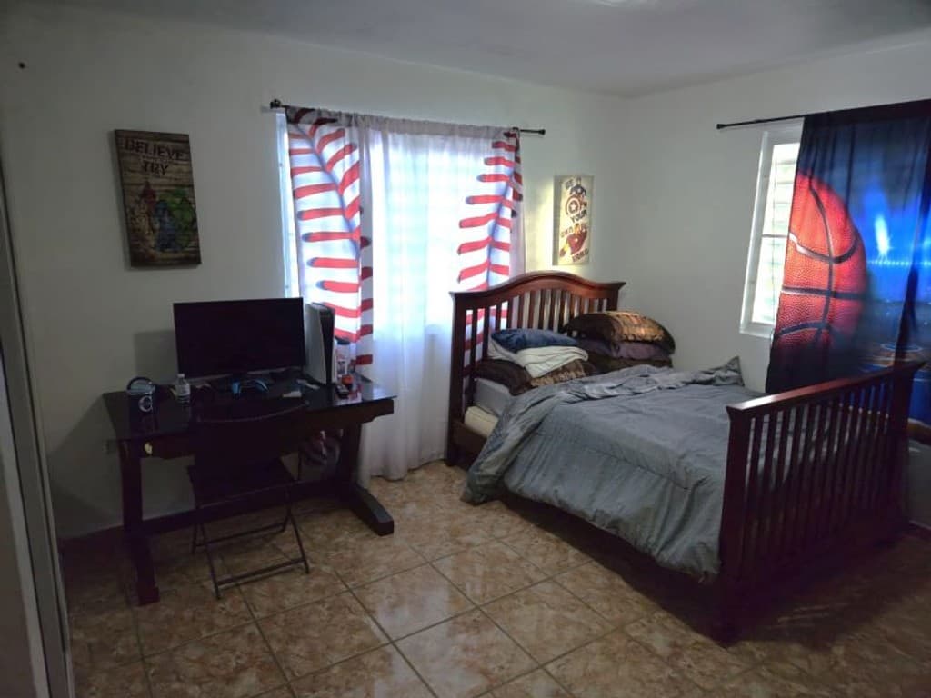 Bo. Tomas de Castro, Casa en Caguas