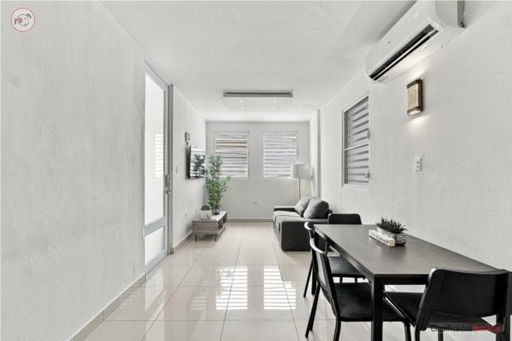 Hermosa Casa en Urb. Los Angeles 3/1 $1.5K , en Carolina Puerto Rico
Apartamento en Urbanizacion-Los Angeles de 3 Cuartos y 1 Baños