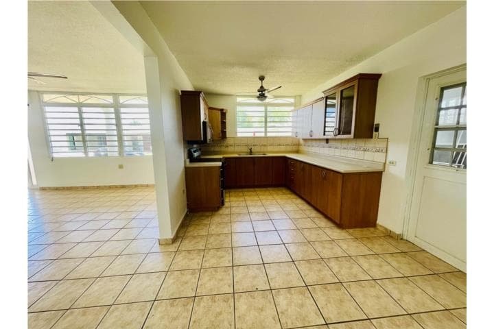 TORRIMAR. O P C I O N A D A,
en Guaynabo Puerto Rico Casa en Urbanizacion - Torrimar