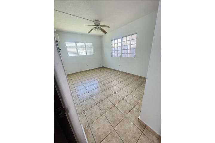 TORRIMAR. O P C I O N A D A,
en Guaynabo Puerto Rico Casa en Urbanizacion - Torrimar