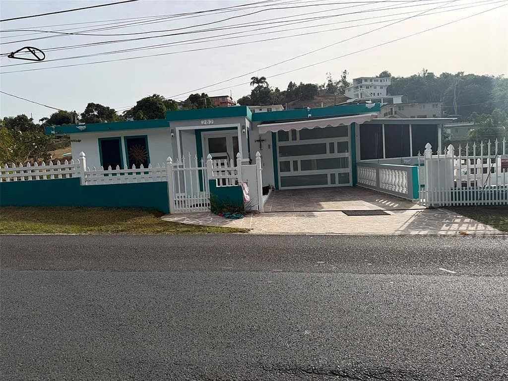 AVE. FELIX RIOS, AIBONITO