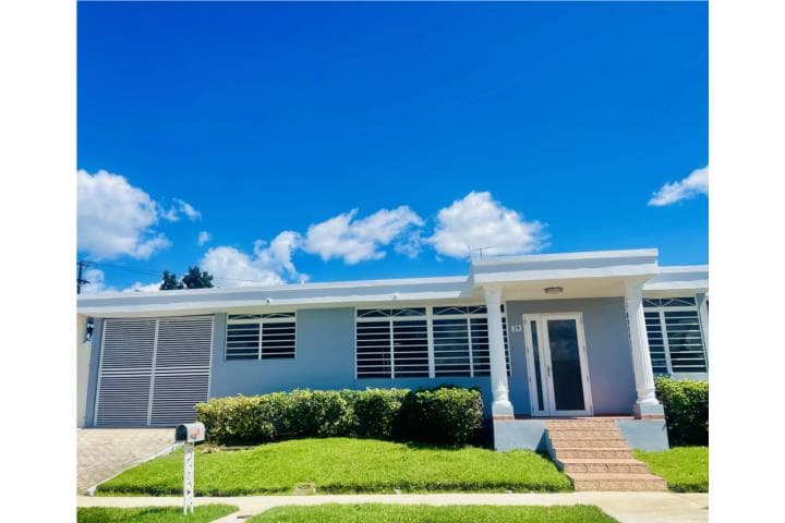 TORRIMAR. O P C I O N A D A,
en Guaynabo Puerto Rico Casa en Urbanizacion - Torrimar