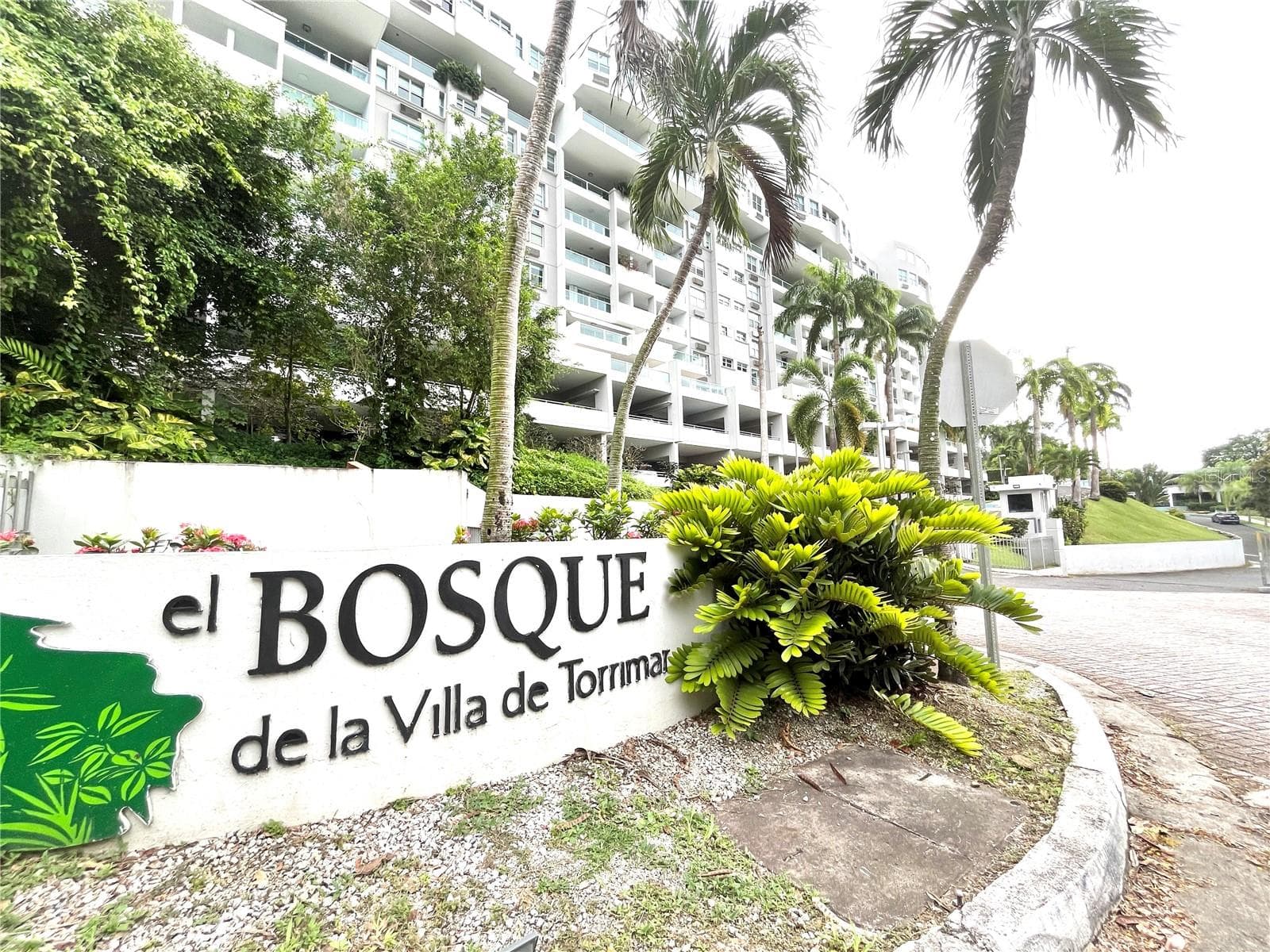 Condominio Bosque de la Villa de Torrimar, 146 Avenida Santa Ana, Juan Sánchez, Bayamón, 00969
