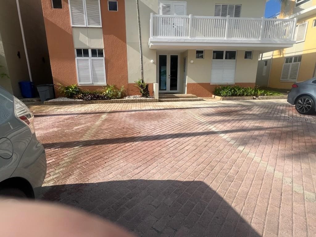 693 OCEANBLUE LANE ALLEY UNIT 18