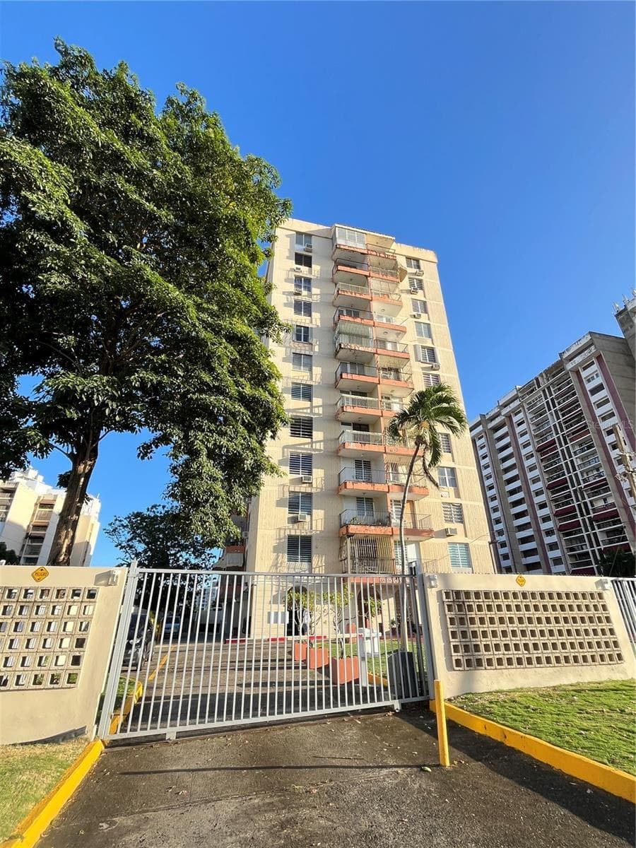 Condominio Colonial Court