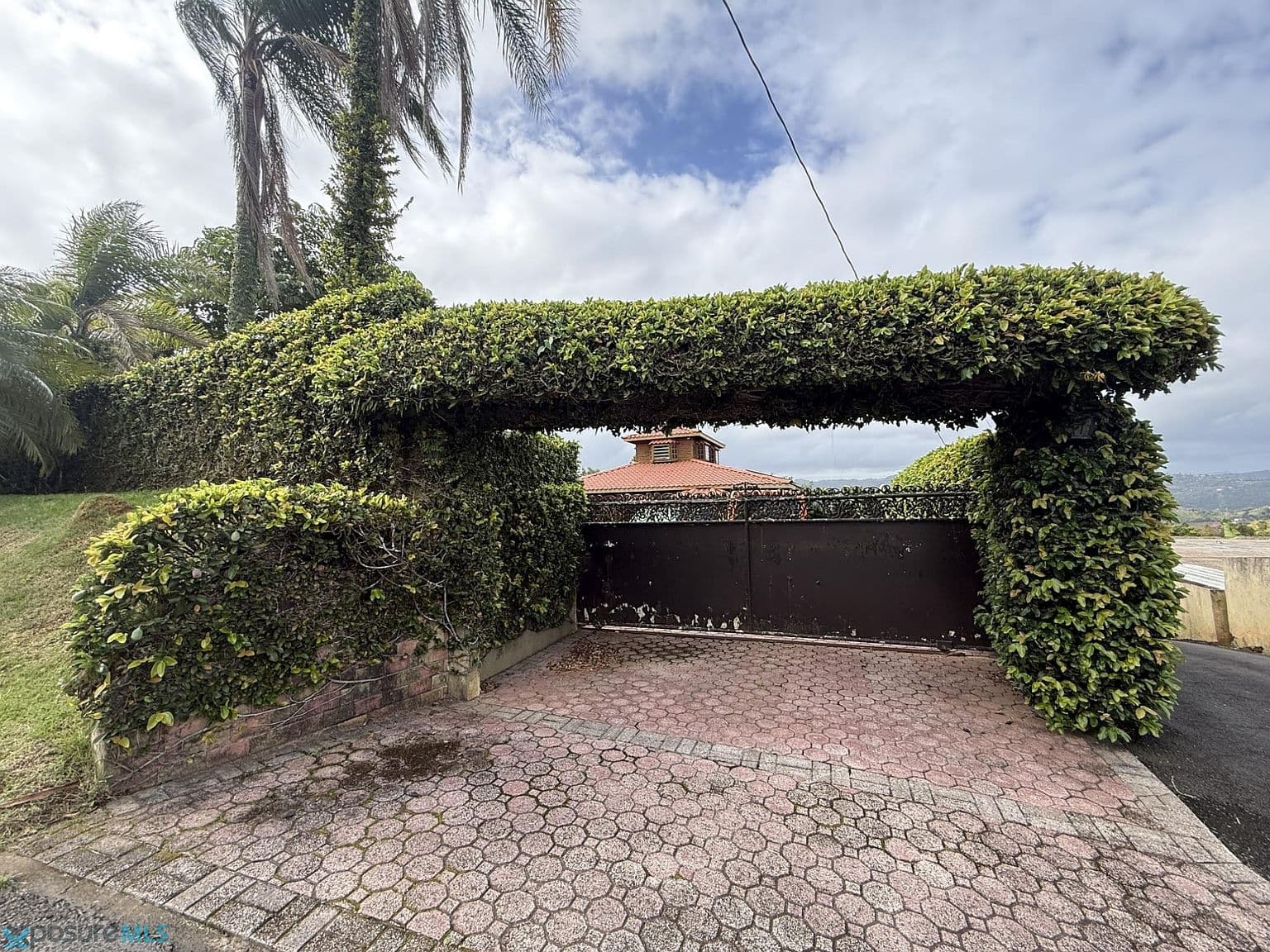 Encantadora Propiedad - Corozal,
en Corozal Puerto Rico Casa en Barrio - Negros