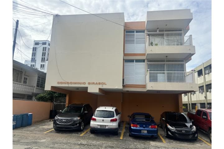 Condominio Marisol, 250 Calle Mckinley, Barrio Pueblo, Mayagüez, 00682
