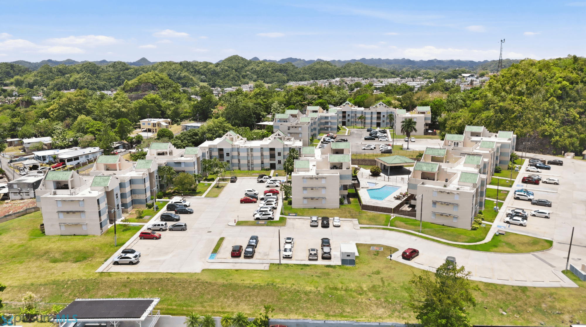 210 AV. TR»O VEGABAJEÑO #886, VEGA BAJA, PR 00693