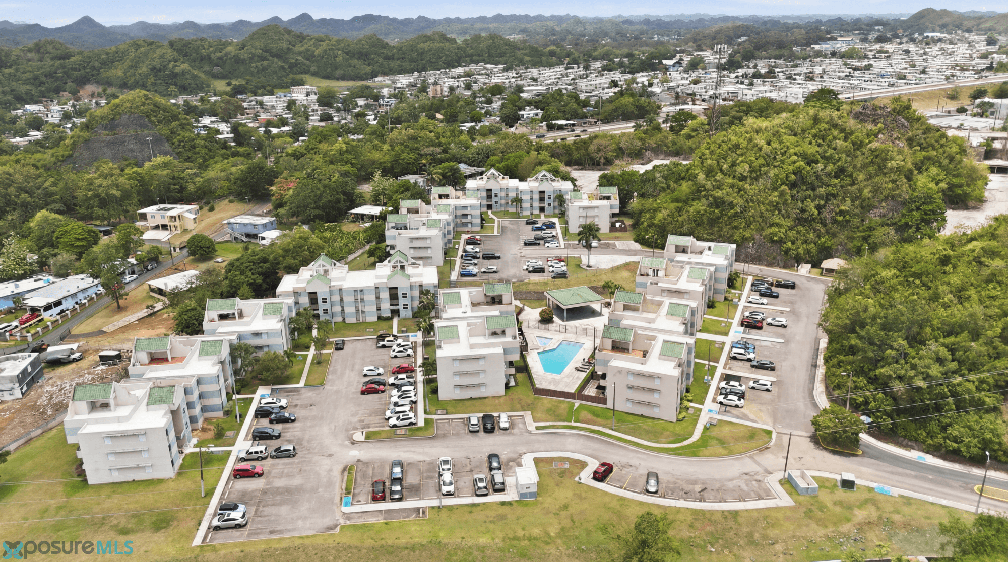 210 AV. TR»O VEGABAJEÑO #886, VEGA BAJA, PR 00693