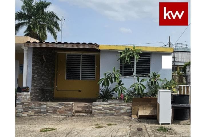 75 Calle Lirios, Coto Norte, Manatí, 00674