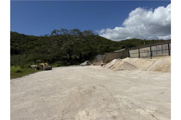 Propiedad Comercial en el Sur,
en Ponce Puerto Rico Comercial - Industrial Building en Barrio - Canas