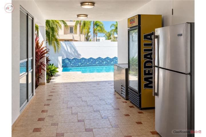 Elegancia, comodidad y piscina privada!!,
en Trujillo Alto Puerto Rico Casa en Urbanizacion - Corrientes, Encantada
