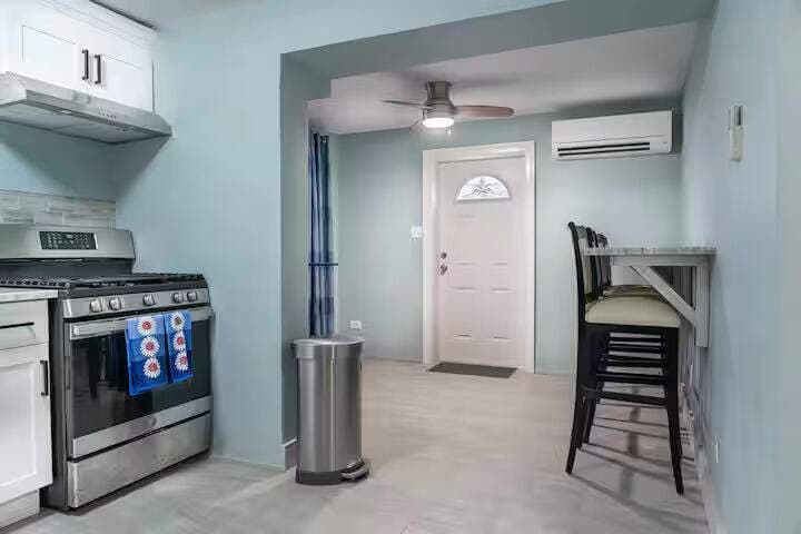 394-376 Anna's Retreat New