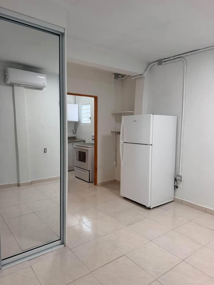 Estudio completamente nuevo y equipado con estufa y nevera. Sandra Liz Lic 11176 [hidden information]