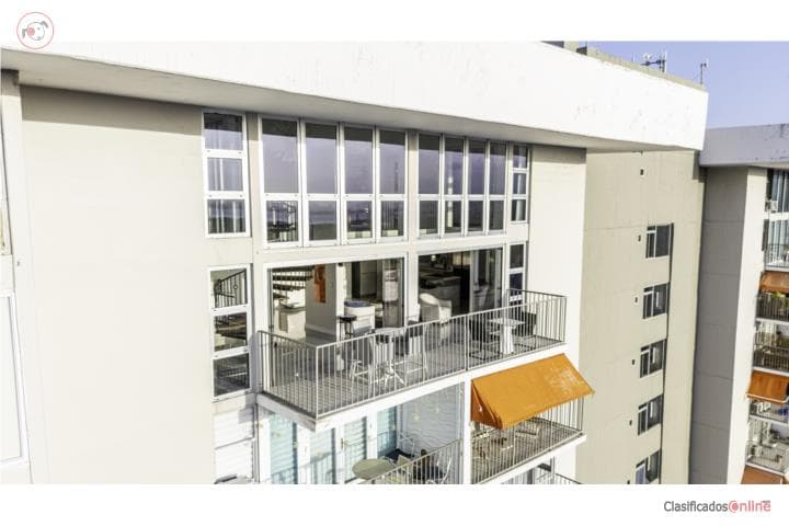 Penthouse con balcon,
en San Juan - Santurce Puerto Rico Apartamento en Condominio - Cobians Plaza