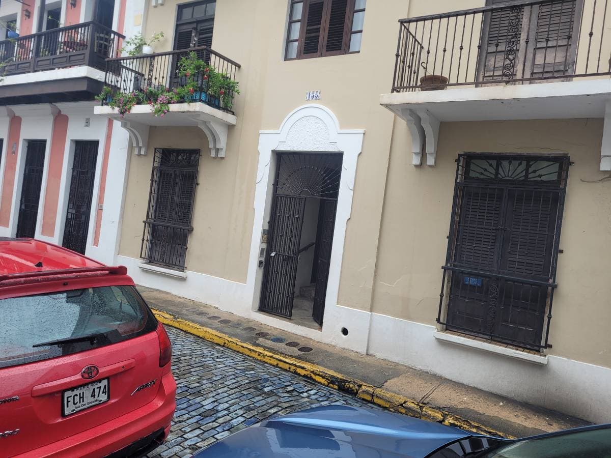 Apt for Rent by owner with Interior Patio