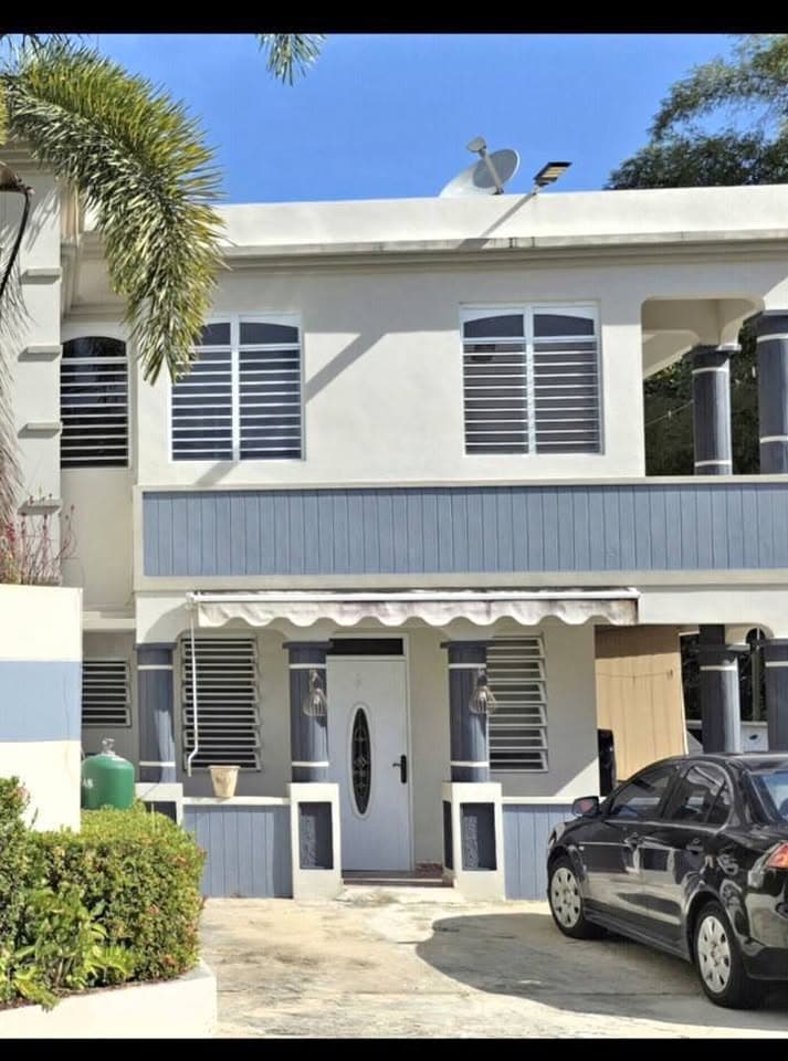 Se alquila casa primera planta Moca