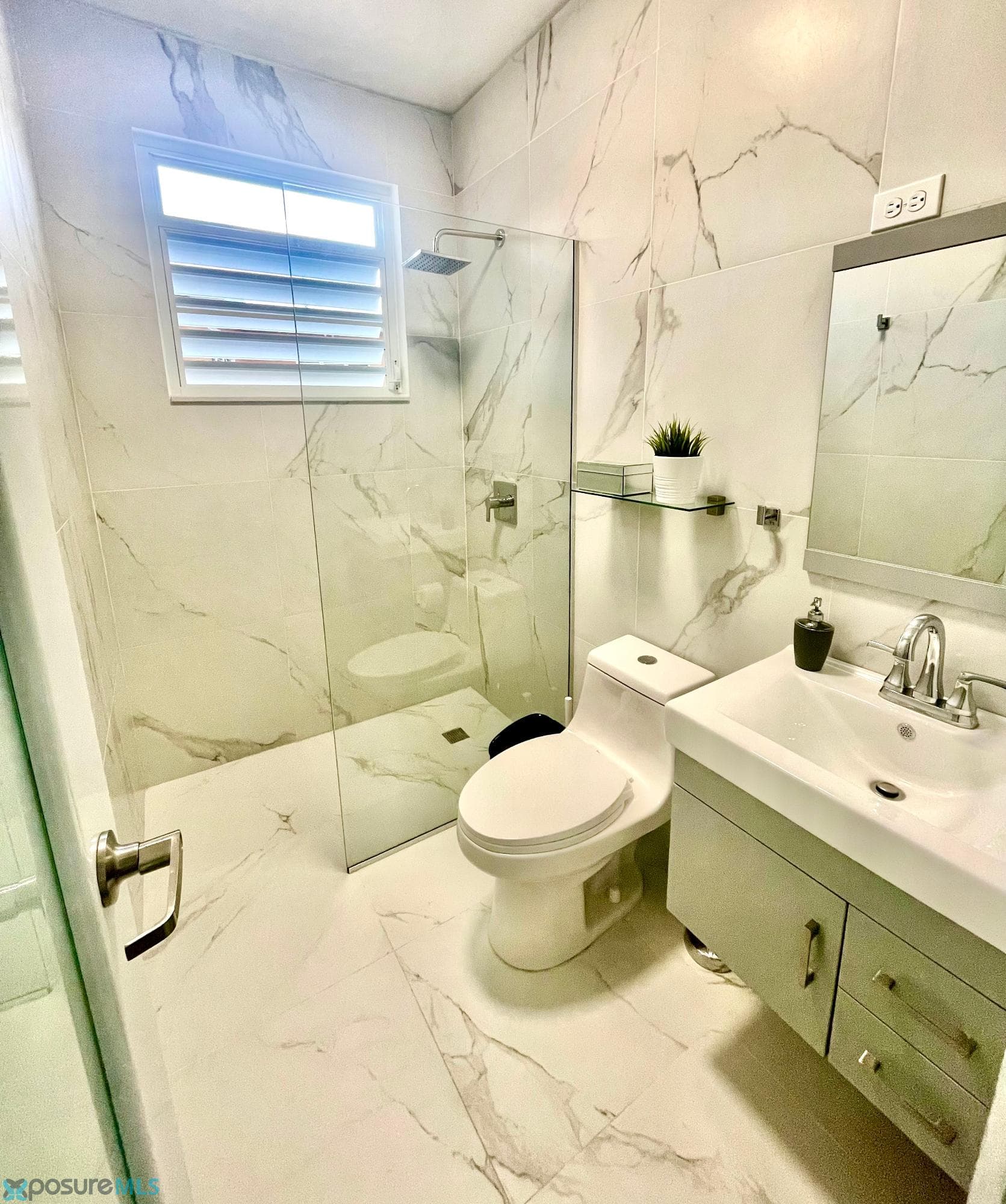 Casa en Alquiler en Aguadilla — 4 hab, 3 baños, 2,000 ft², $3,500