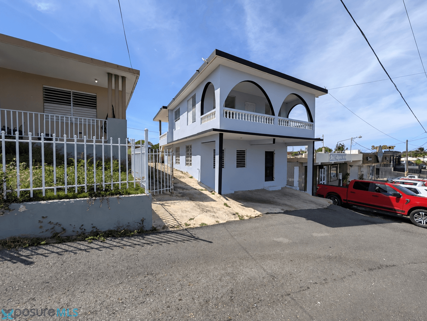 Casa en Venta en Aguadilla — 4 hab, 2 baños, 2,500 ft², $259,000
