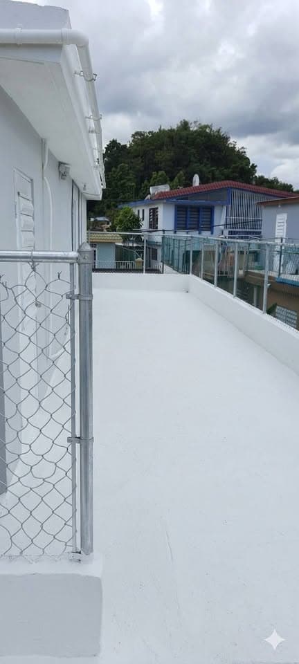 Apartamento dos habitaciones, terraza y Laundry. Agua y luz incluida. Favor leer toda la descripción