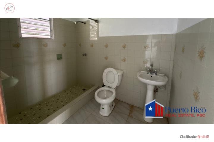 Casa con Gran Potencial en Moca,
en Moca Puerto Rico Casa en Barrio - Capa