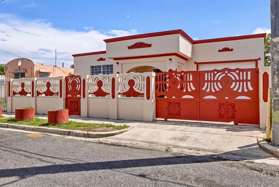 Se Vende Casa en Toa Baja, tu oportunidad de inversión en el área metro!