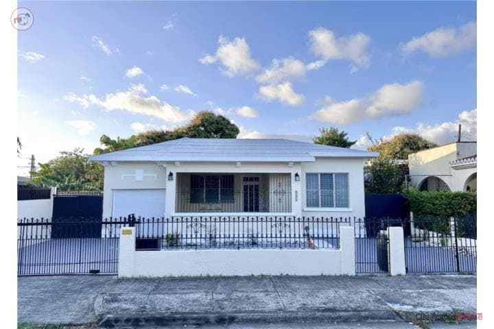 Urb. La Rambla: Calle Zaragoza, en Ponce Puerto Rico
Casa en Urbanizacion-La Rambla de 3 Cuartos y 2 Baños