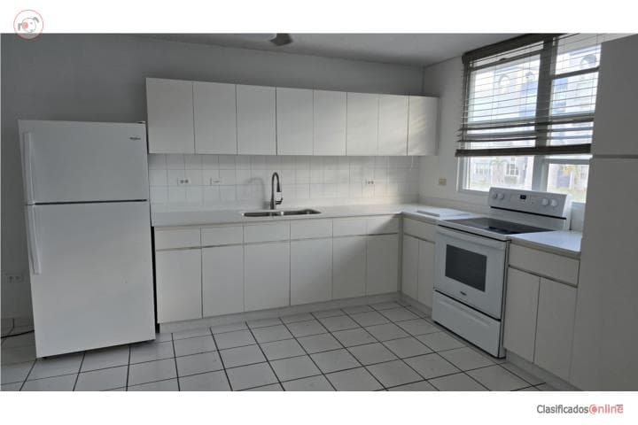 Jardines del Parque Escorial, PH $1,700, en Carolina Puerto Rico
Apartamento/WalkUp en Condominio-Jardines De Parque Escorial de 3 Cuartos y 2 1/2 Baños
