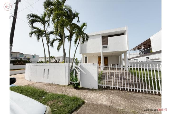 Se alquila casa de esquina en Coco Beach, en Río Grande Puerto Rico
Casa en Urbanizacion-Villas Del Mar de 3 Cuartos y 3 Baños