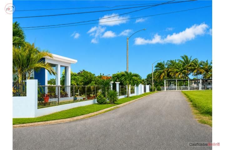 ¡SE VENDE PROPIEDAD DE ESQUINA- CAMASEYES! ,
en Aguadilla Puerto Rico Casa en Barrio - Camaseyes