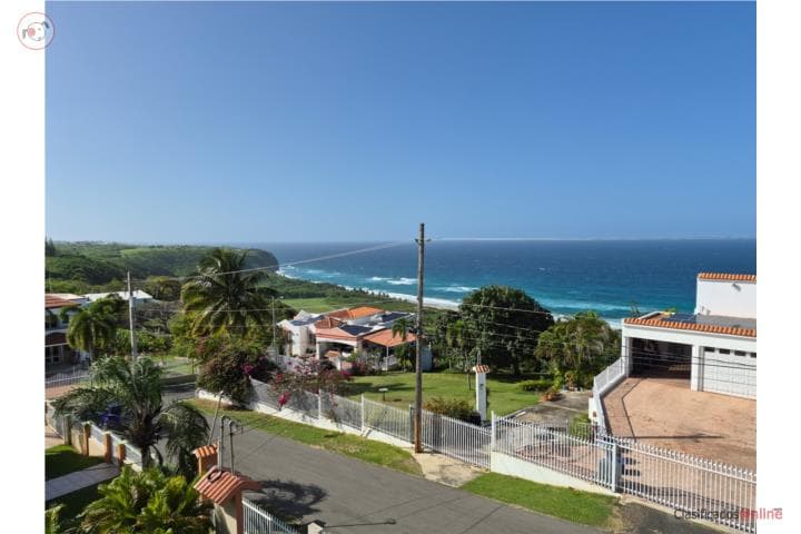 Casa con Apartamento y Vista al Mar, Isabela,
en Isabela Puerto Rico Casa en Barrio - Cotto